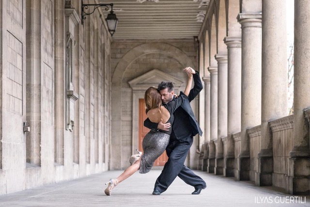 Tango - apprendre le mouvement à deux